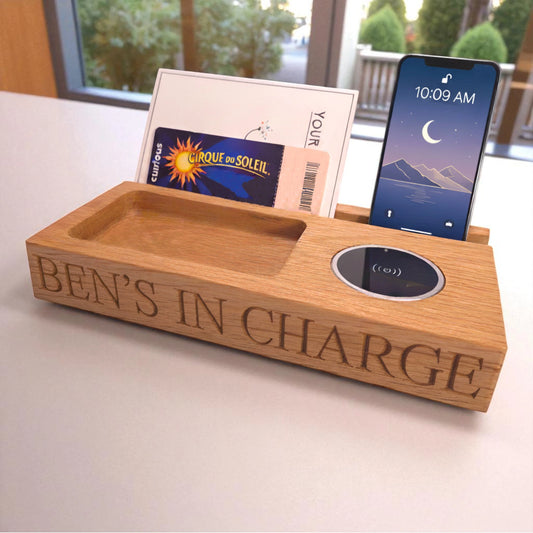 Wooden tray with 'DADDY'S PHONE' engraving, holding a tablet, phone, and glasses on a wooden surface. Ideal gift for Dad or boys
