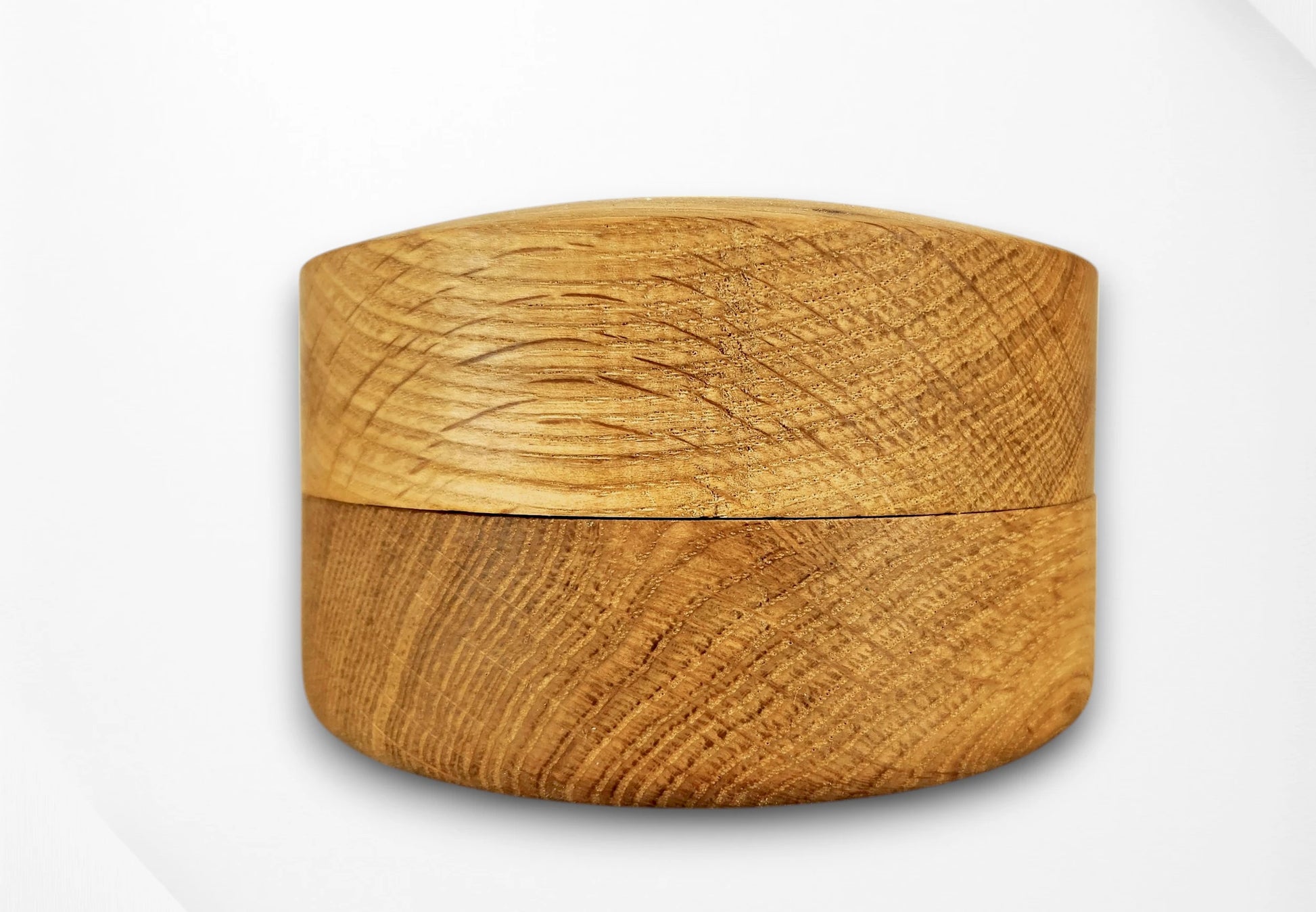 Handcrafted round oak trinket box with smooth natural finish — elegant wooden keepsake container for jewellery, coins, or small treasures, made from sustainably sourced solid oak.