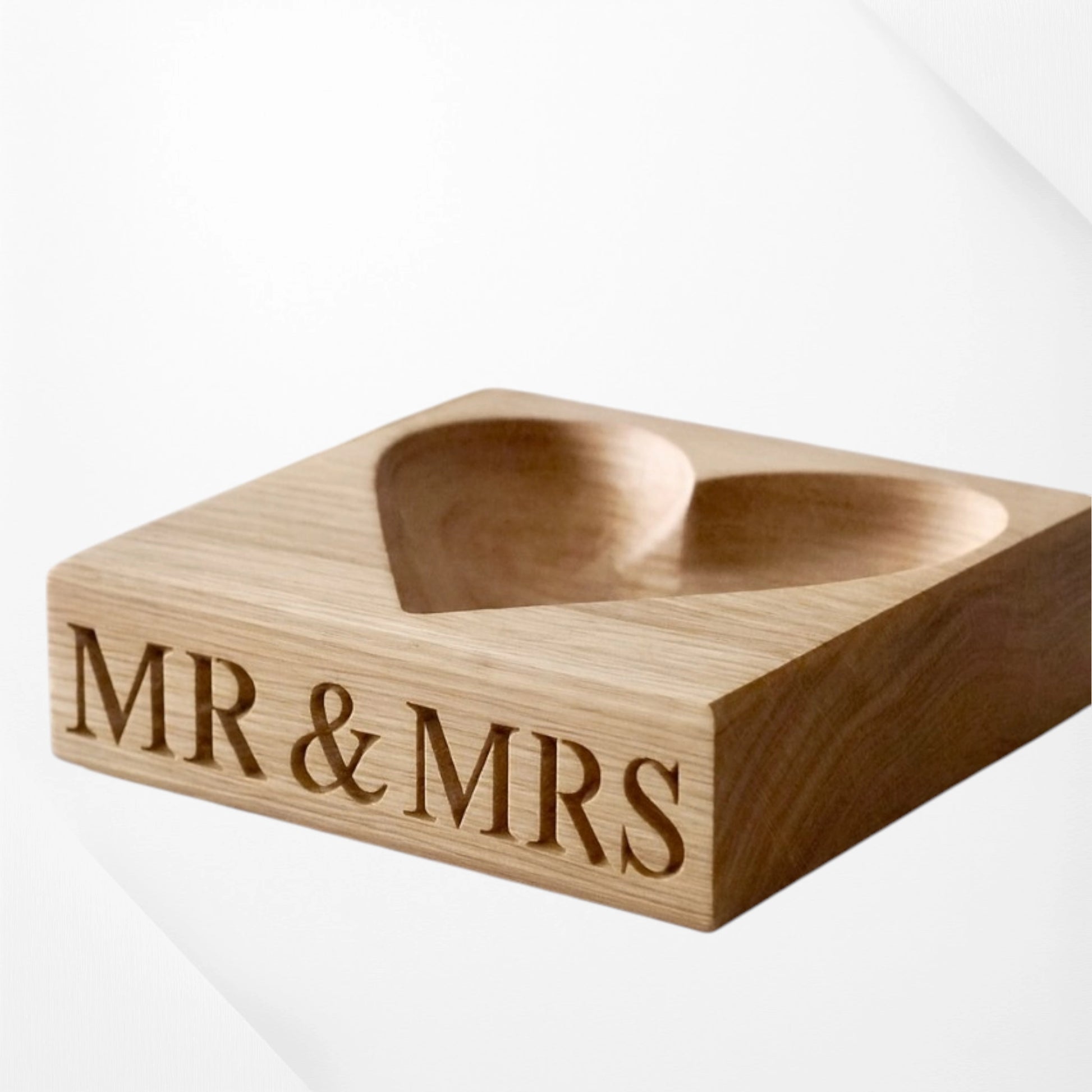 Personalised heart-shaped oak bowl with “MR & MRS” engraving, handmade wooden keepsake dish on a clean white background—perfect for wedding rings, trinkets, or romantic gifts.