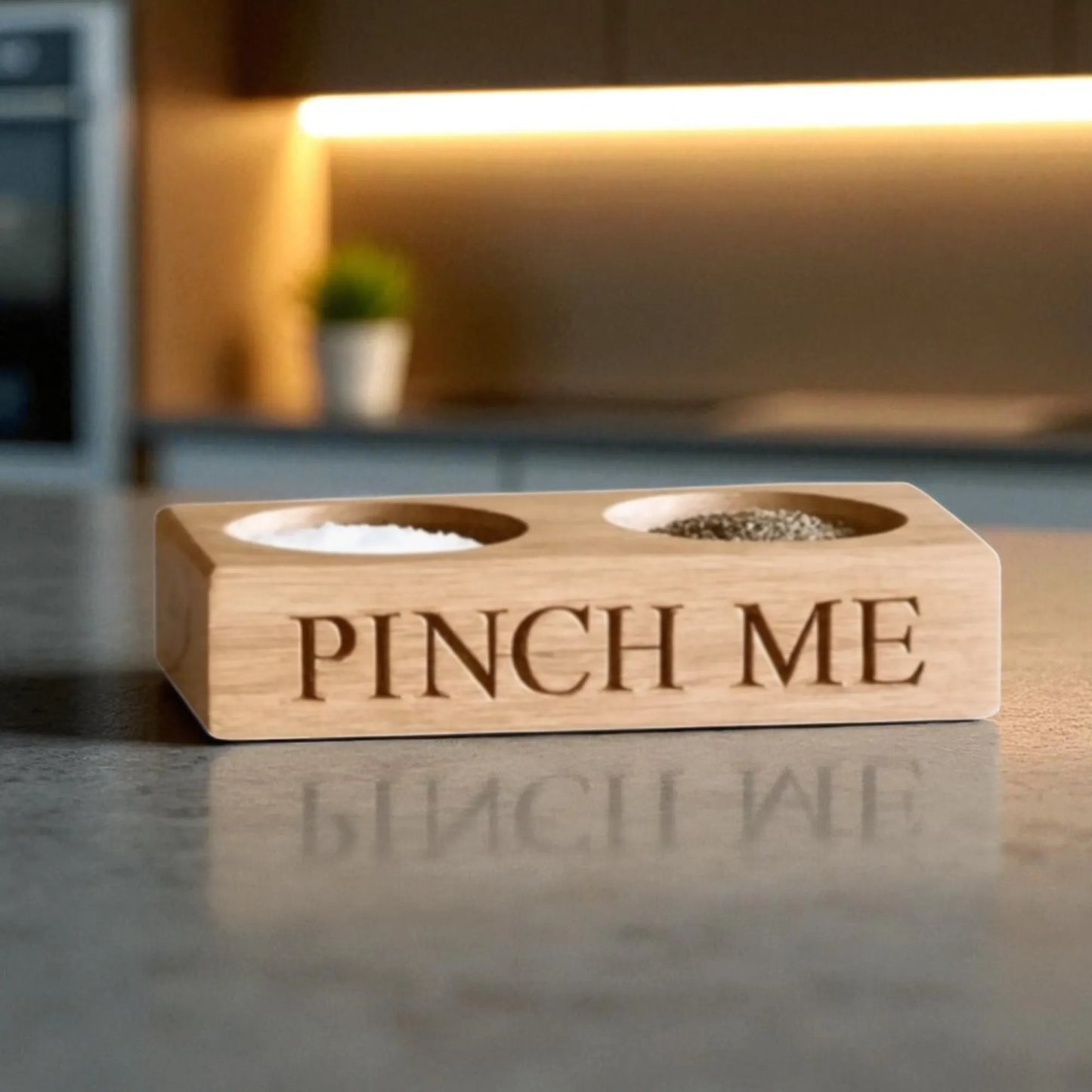 Personalised oak salt and pepper pinch pot tray engraved with “PINCH ME” — handcrafted wooden spice holder for kitchens and dining tables, ideal for holding sea salt, peppercorns or herbs.