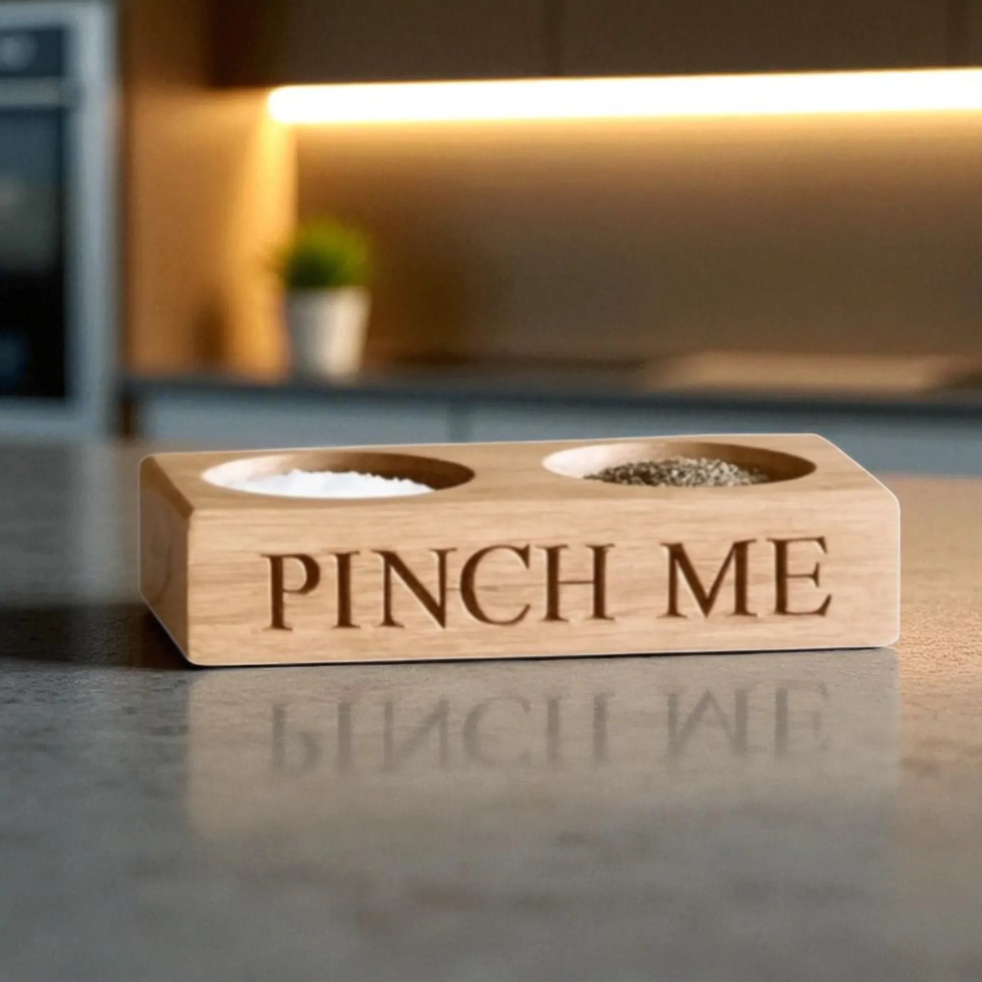 Personalised oak salt and pepper pinch pot tray engraved with “PINCH ME” — handcrafted wooden spice holder for kitchens and dining tables, ideal for holding sea salt, peppercorns or herbs.