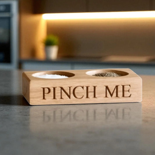 Personalised oak salt and pepper pinch pot tray engraved with “PINCH ME” — handcrafted wooden spice holder for kitchens and dining tables, ideal for holding sea salt, peppercorns or herbs.